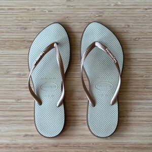 Havaianas Women's Sandals - Metallic Rose Gold